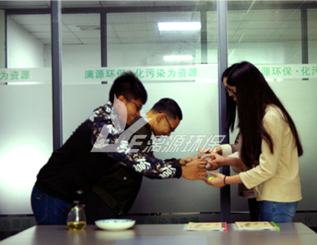 漓源環(huán)保舉行一場(chǎng)簡單而不失莊重的拜師儀式